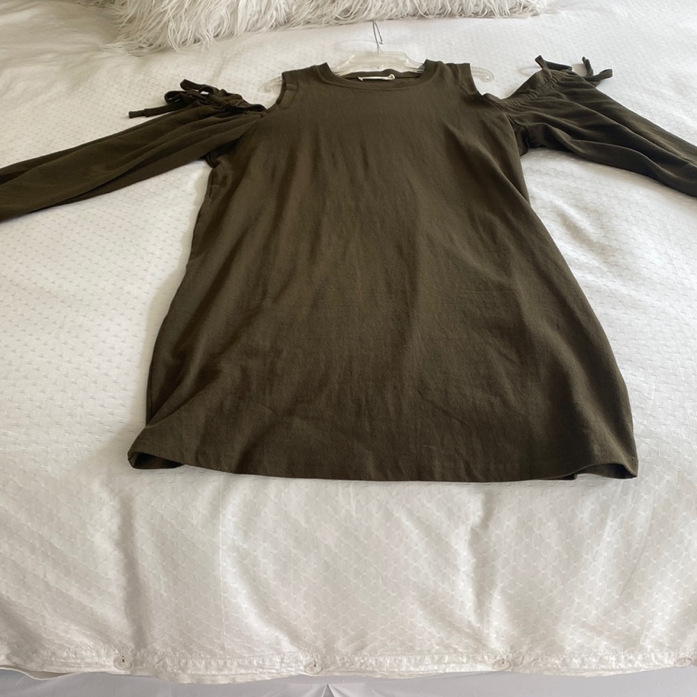 Lush khaki dress size large - open shoulders - long sleeves comes to my knees